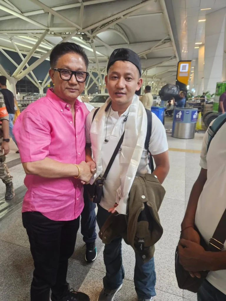 Airport Departure Moment 02